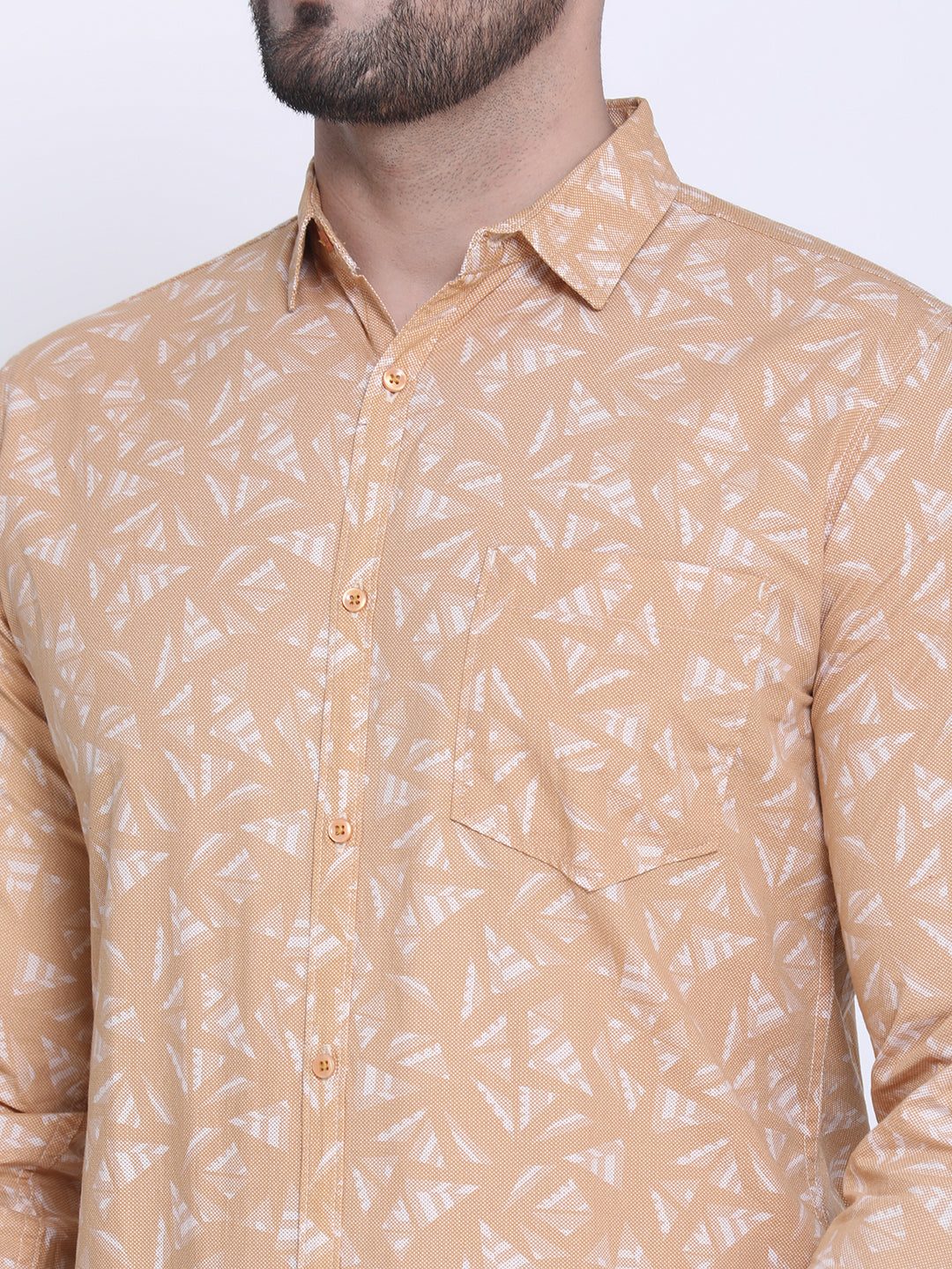 Crosscreek Men Beige & White Slim Fit Printed Casual Shirt Crosscreek